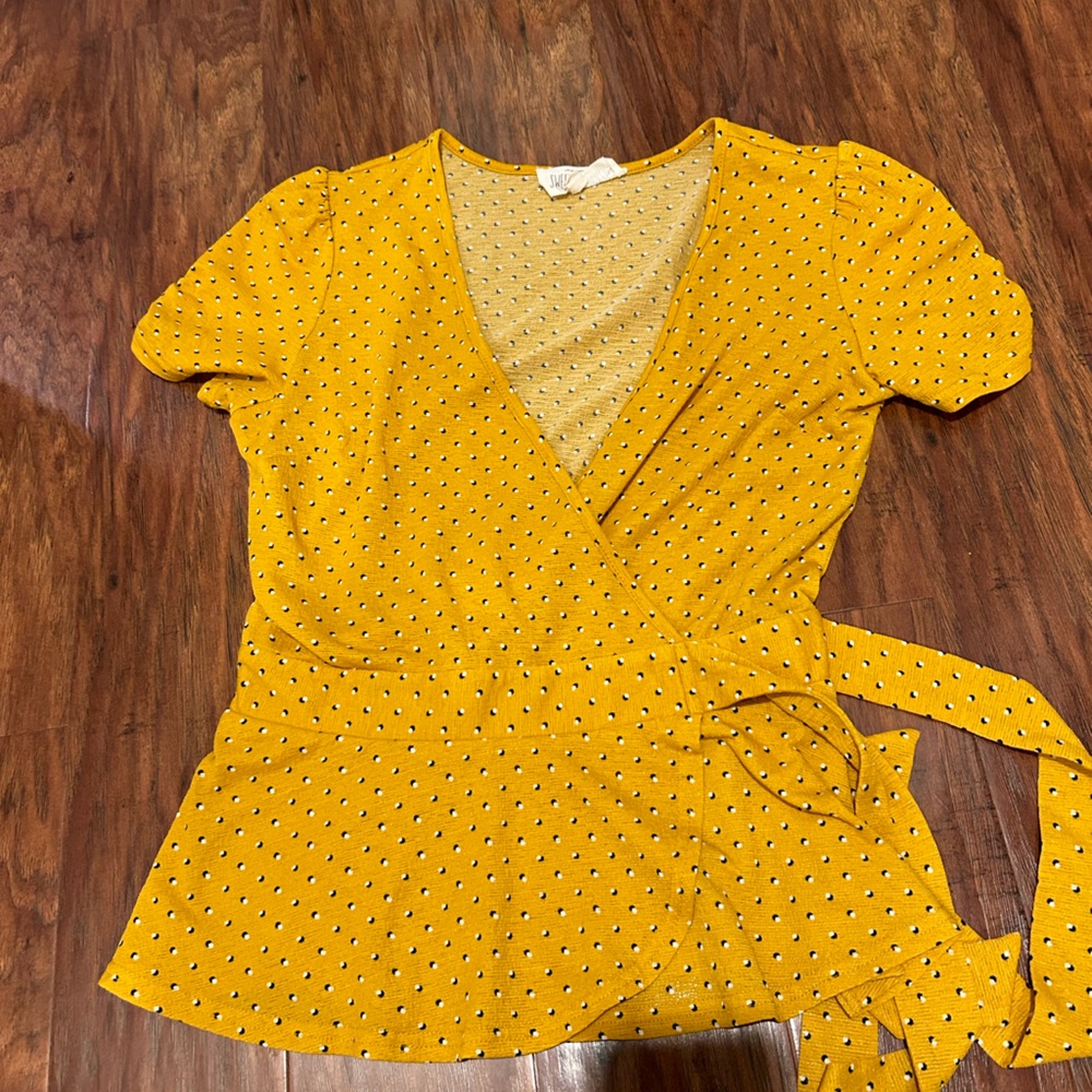 yellow patterned nice shirt with wrap around bow and button tg v neck